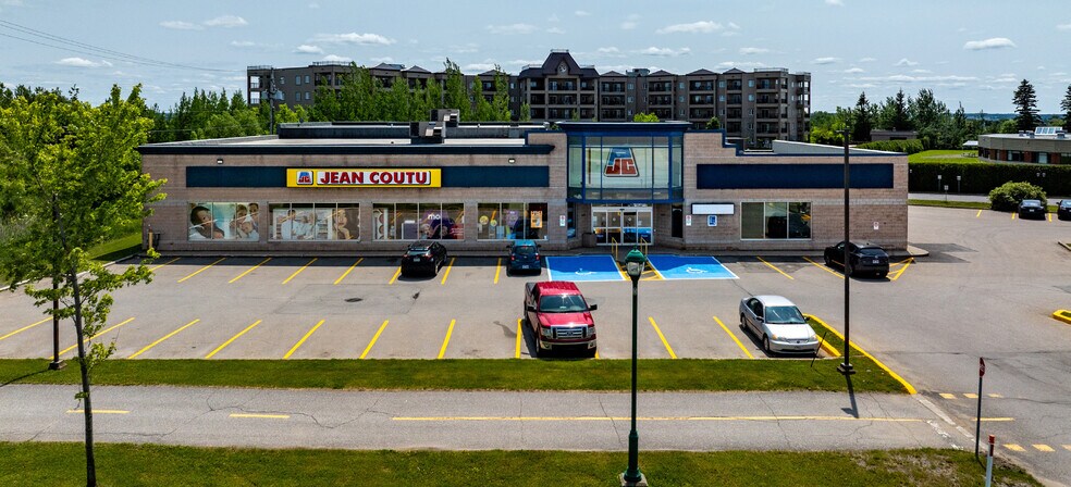 More Photos Of 420 Rte 138, Donnacona Storefront Retail Office For Lease