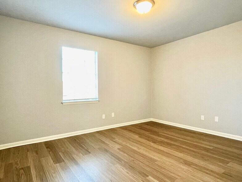 More Photos Of 11 Eumar Ct NW, Center Point Apartments For Sale