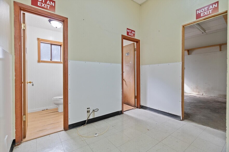 More Photos Of 6305 SW Highway 101, Lincoln City Warehouse For Sale