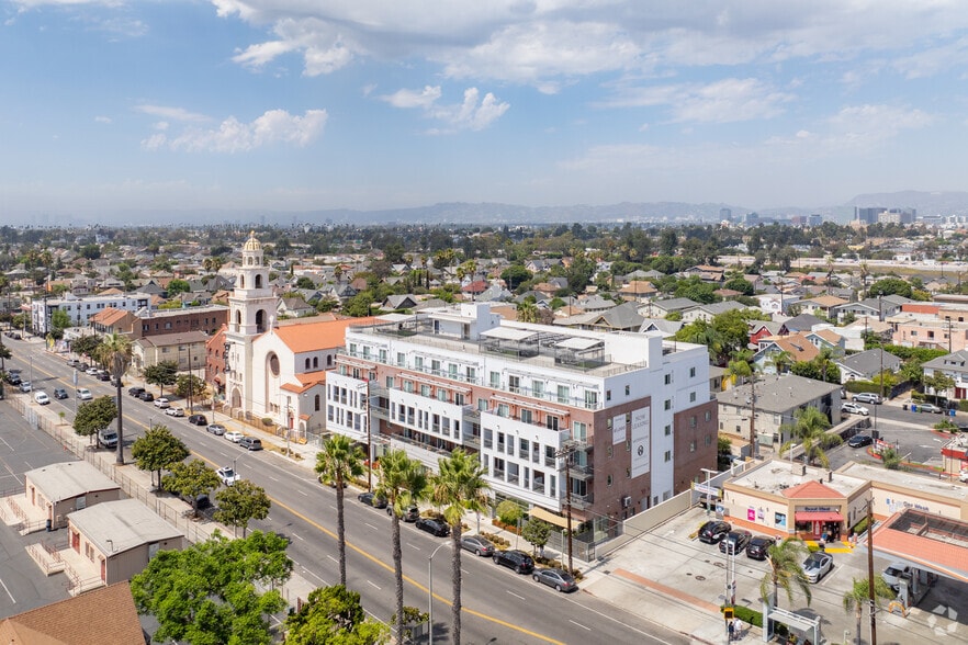 More Photos Of 1421-1439 W Adams Blvd, Los Angeles Apartments For Lease