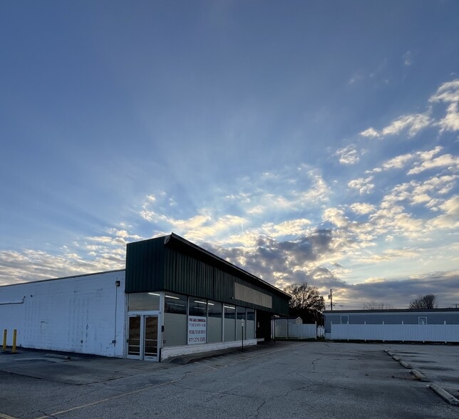 More Photos Of 412 Wurtland Ave, Greenup Freestanding For Lease