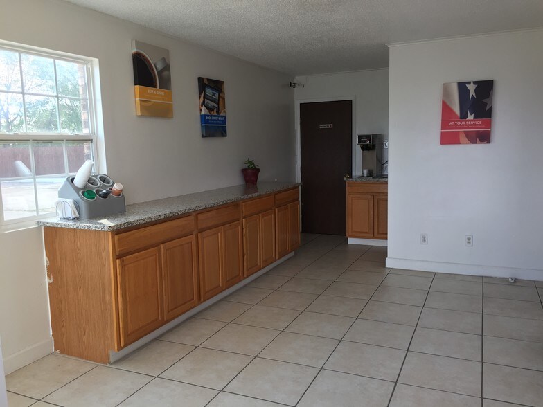 More Photos Of 2001 North Bishop Avenue, Rolla Hotel For Sale