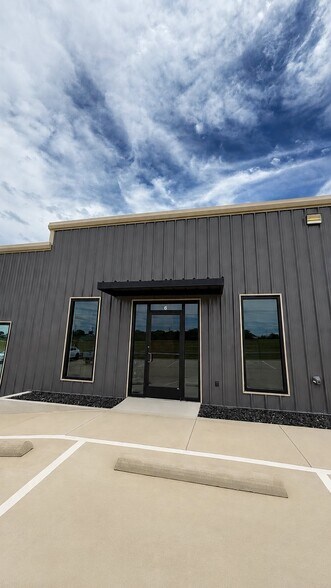 More Photos Of 3825 Quanah Hill Rd, Weatherford Flex For Lease