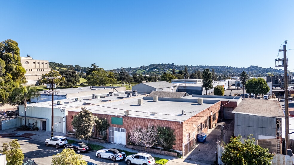 More Photos Of 3040 Rosslyn St, Los Angeles Warehouse For Lease