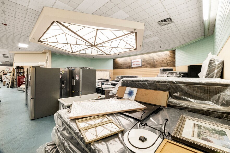 More Photos Of 821 King George Blvd, Savannah Unknown For Lease