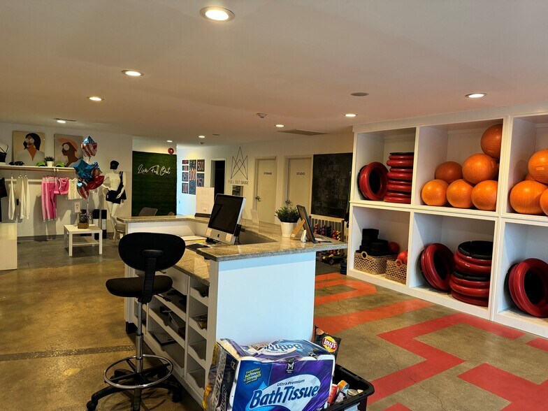 More Photos Of 3406-4 SE J St, Bentonville Freestanding For Lease