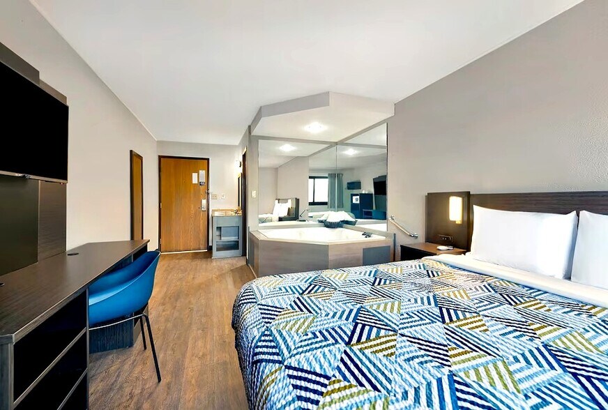 More Photos Of 616 33rd Ave SW, Cedar Rapids Hotel For Sale