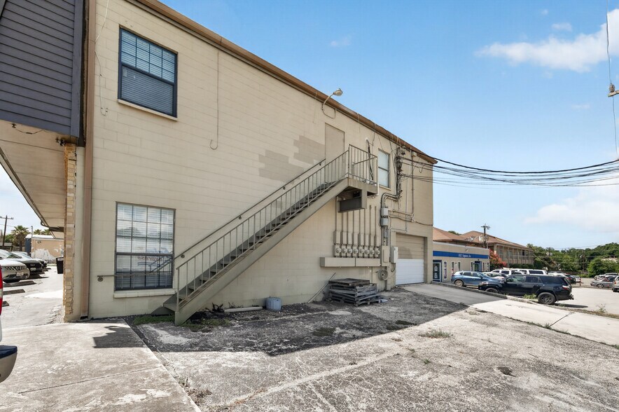 More Photos Of 1003 Beckett Dr, San Antonio Office For Sale