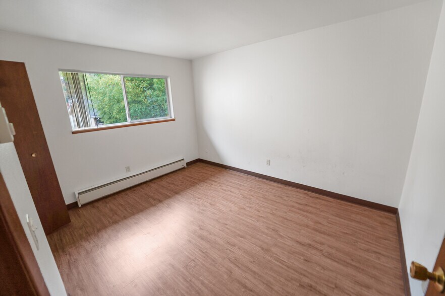 More Photos Of 1910 SE Stark St, Portland Apartments For Sale