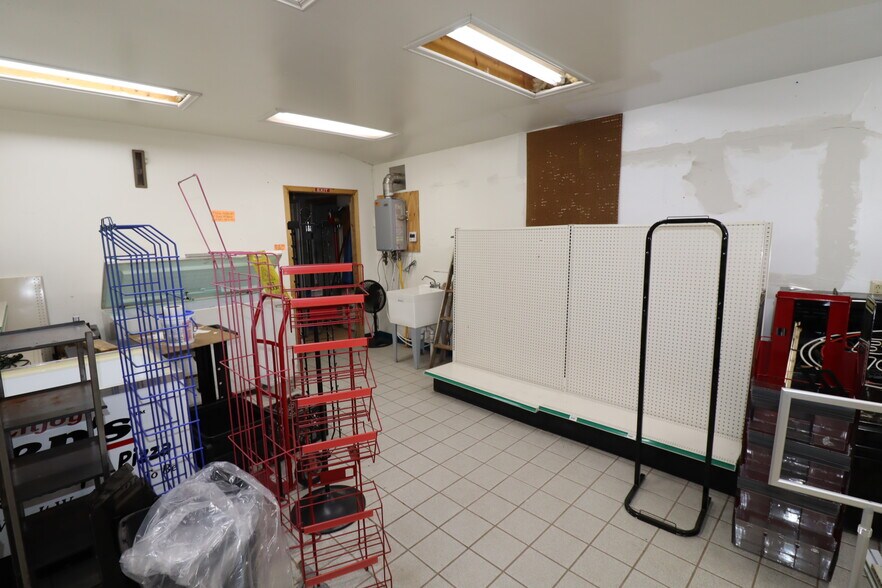 More Photos Of 22195 Highway 63, Grand View Storefront Retail Residential For Sale