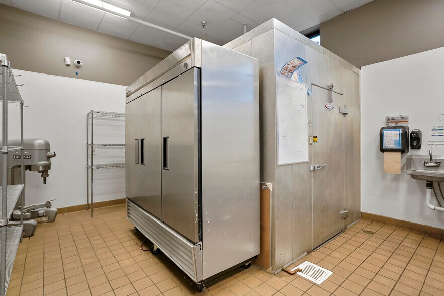 More Photos Of 5869 S Alkire St, Littleton Freestanding For Lease