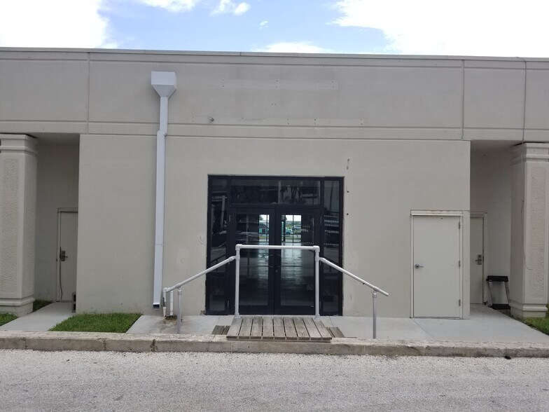 More Photos Of 410 Padre Blvd, South Padre Island Unknown For Lease