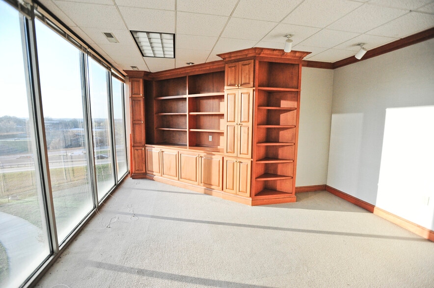 More Photos Of 250 W First St, Winston-Salem Loft Creative Space For Lease