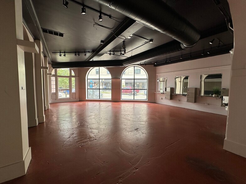 More Photos Of 1420 Lake Dr SE, Grand Rapids Restaurant For Lease