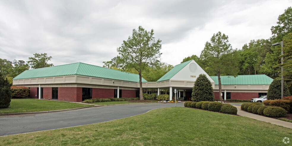 More Photos Of 11835 Fishing Point Dr, Newport News Office Residential For Lease