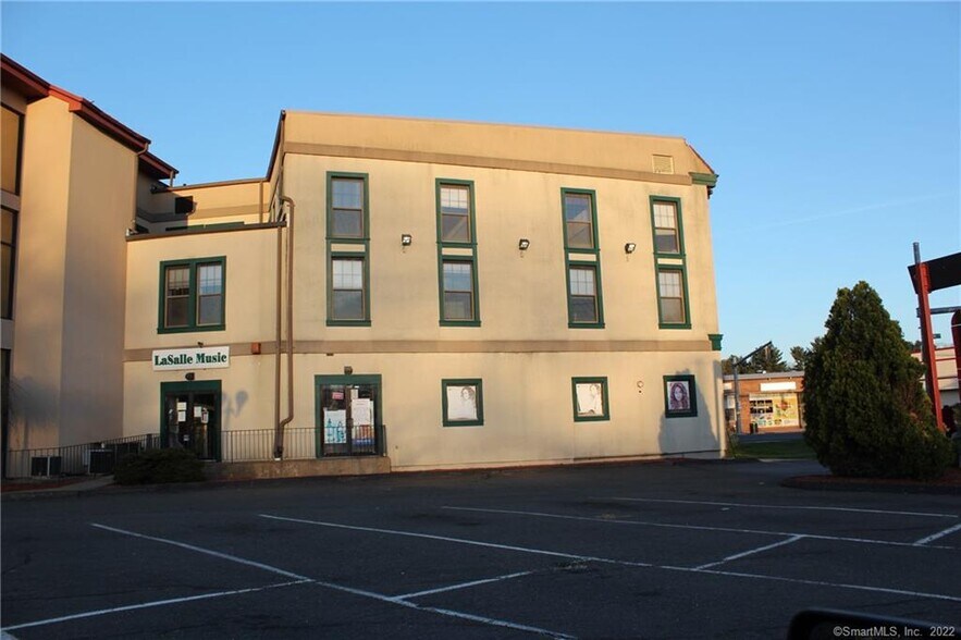 More Photos Of 987-1003 Main St, East Hartford Storefront Retail Office For Lease