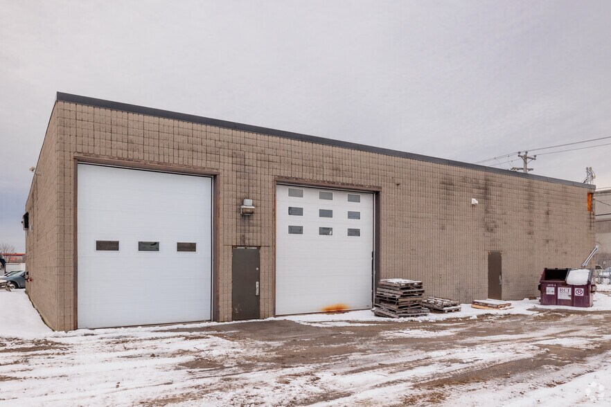 More Photos Of 80 Av Leacock, Pointe-claire Industrial For Sale