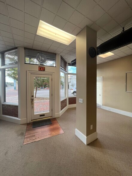 More Photos Of 2737-2739 Cleveland St, Elloree Storefront Retail Office For Sale