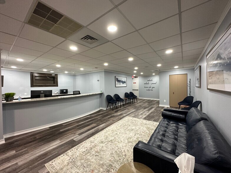 More Photos Of 28525-28545 Orchard Lake Rd, Farmington Hills Office For Sale