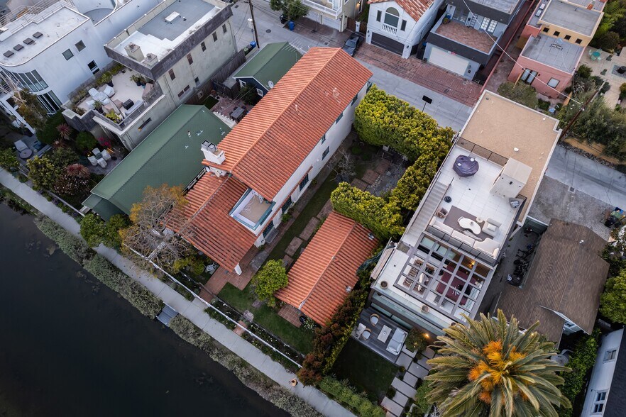 Primary Photo Of 431 Howland Canal, Venice Land For Sale