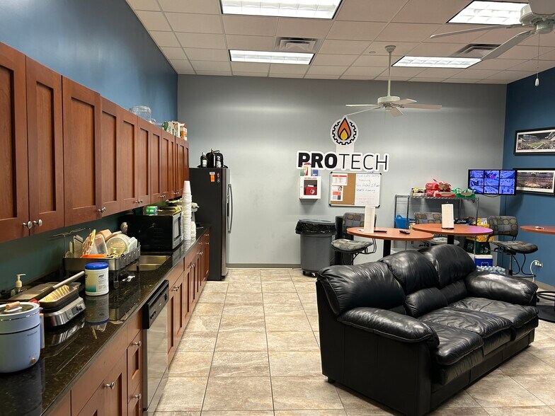 More Photos Of 2800 Hitchcock Ave, Downers Grove Manufacturing For Sale