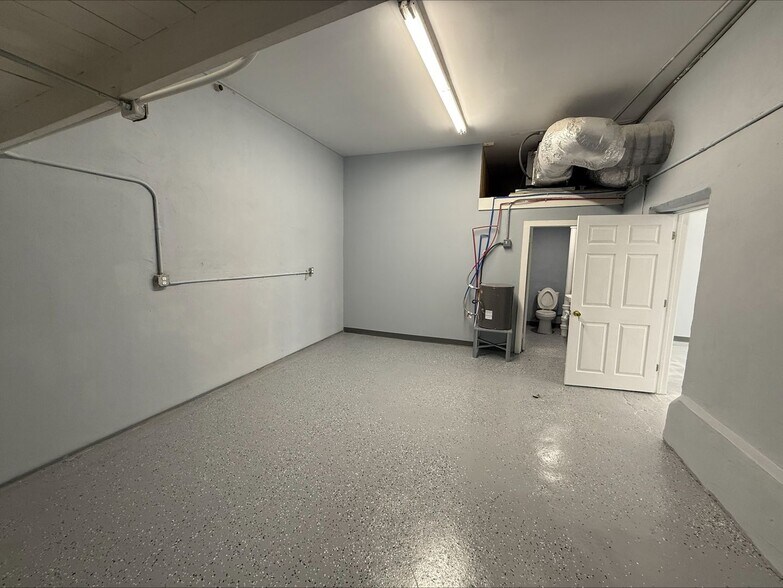 More Photos Of 128 E Morris Blvd, Morristown General Retail For Lease