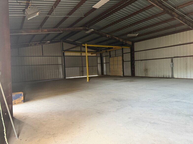 More Photos Of 105 Sunset Acres Ct, Granbury Industrial For Lease