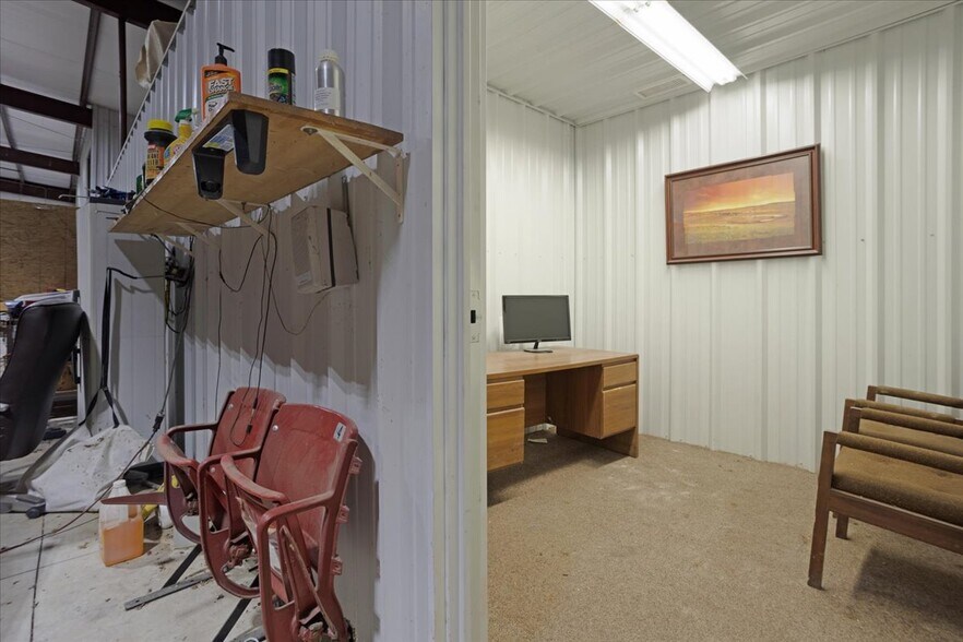 More Photos Of 350 Nails Crossing Rd, Caddo Warehouse For Sale