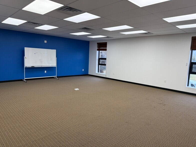 More Photos Of 4 York Ave, West Caldwell Manufacturing For Lease