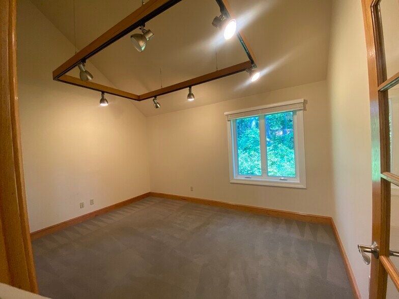 More Photos Of 882 S Matlack St, West Chester Office For Lease