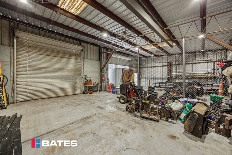 More Photos Of 4819 Vicksburg St, Dallas Showroom For Sale