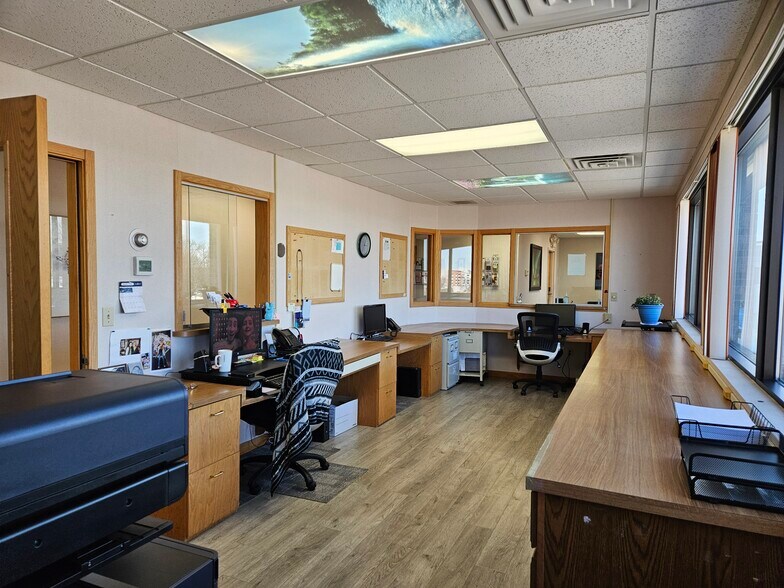 More Photos Of 4705 Towne Centre, Saginaw Office For Sale