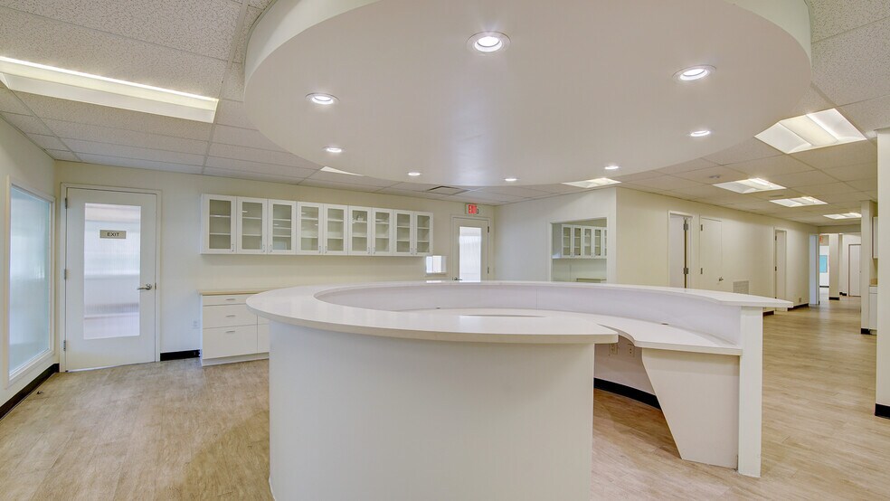 More Photos Of 2 Kings Hwy, Middletown Medical For Lease