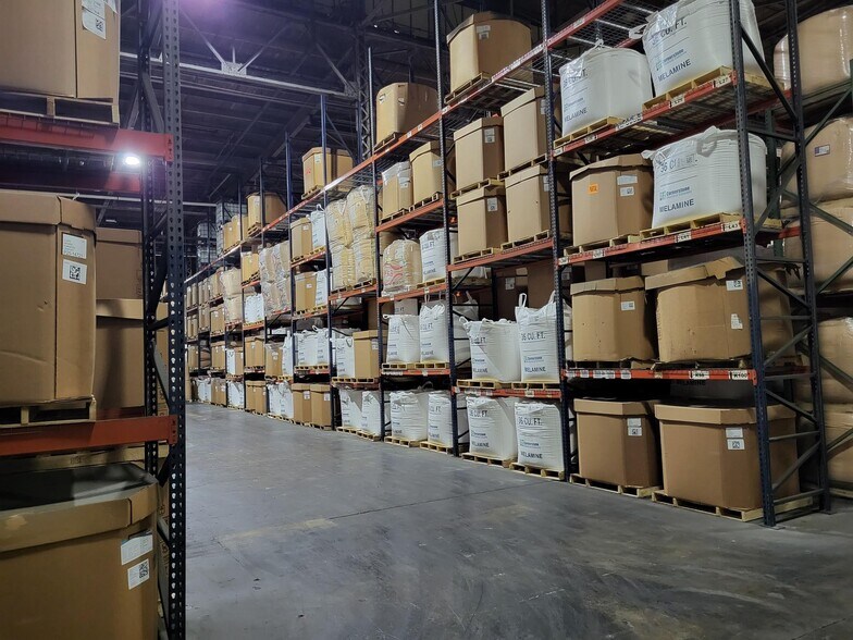 More Photos Of 1564 Firestone Pky, Akron Warehouse For Lease