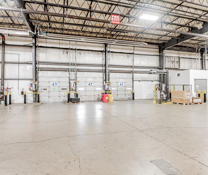 More Photos Of 999 Boundary Rd, Oshawa Warehouse For Lease