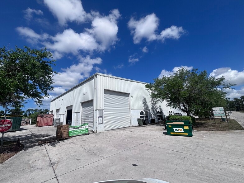 More Photos Of 6102 24th St E, Bradenton Warehouse For Lease