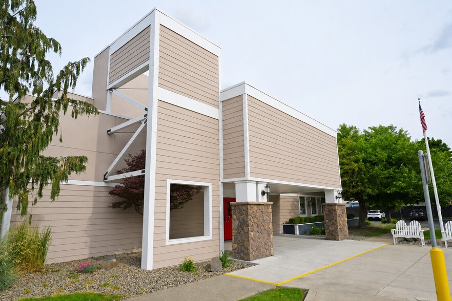 More Photos Of 905 N 1st St, Yakima Restaurant For Sale