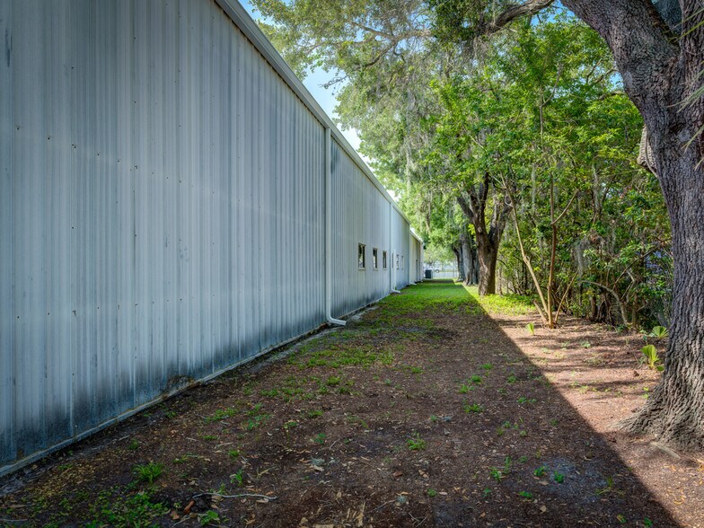 More Photos Of 2229 Whitfield Park Dr, Sarasota Warehouse For Sale