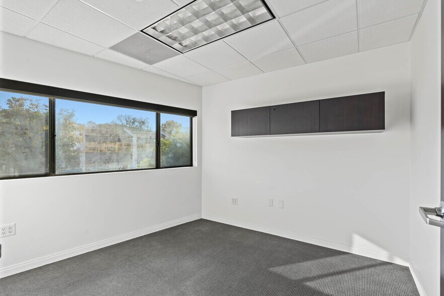 More Photos Of 13833-13841 Ventura Blvd, Sherman Oaks Storefront Retail Office For Sale