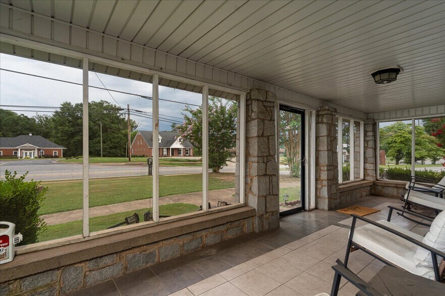 More Photos Of 317 General Daniel Ave N, Danielsville General Retail For Sale