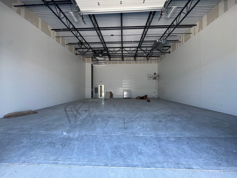 More Photos Of 1433 Chris Ln, Pflugerville Light Distribution For Lease