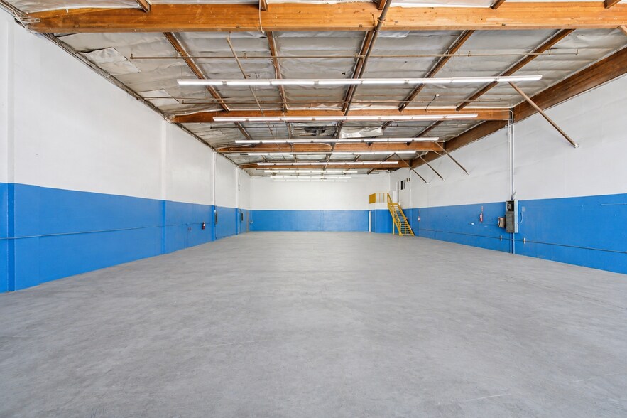 More Photos Of 7900-7990 San Fernando Rd, Sun Valley Warehouse For Lease