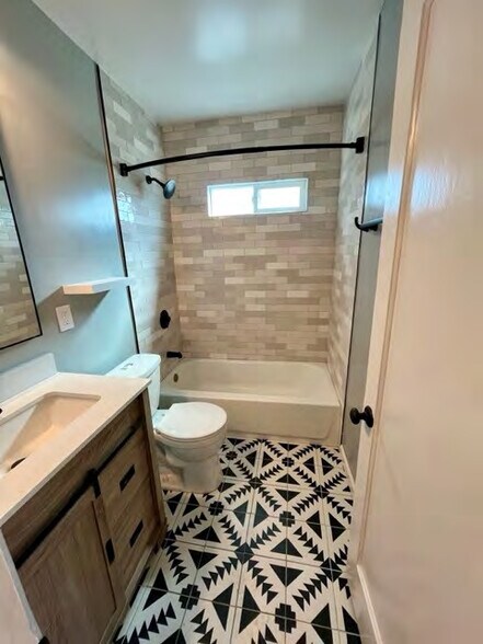 More Photos Of 2517 20th St, Santa Monica Apartments For Sale