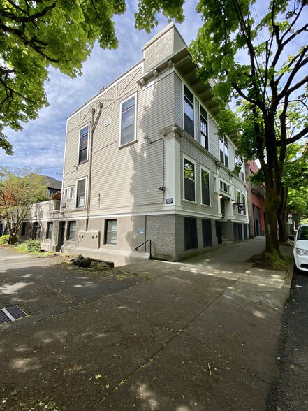 Primary Photo Of 2066 NW Irving St, Portland Apartments For Sale