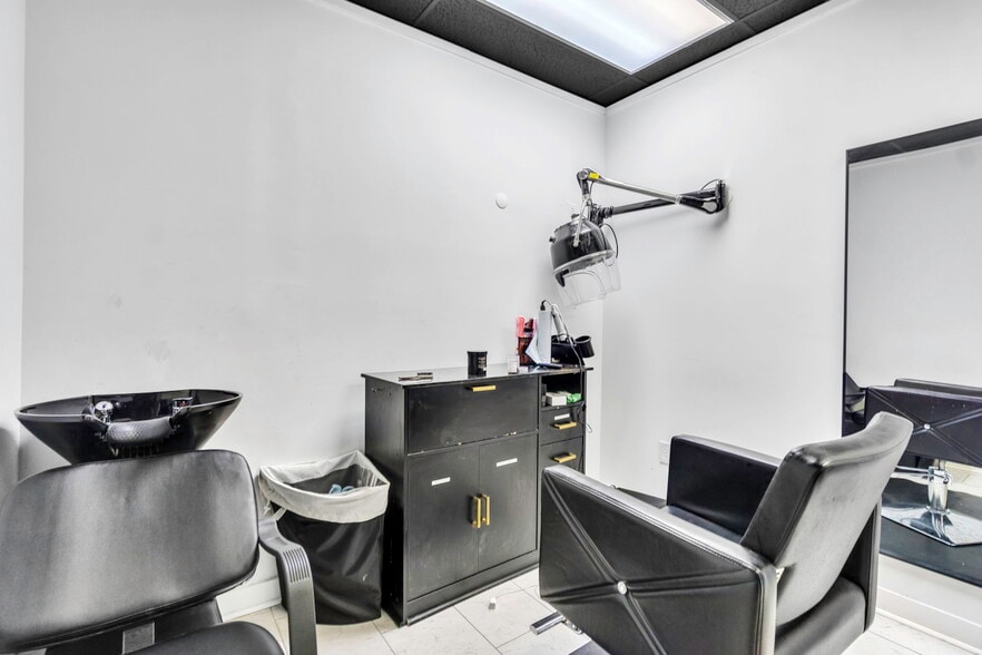 More Photos Of 110 E Butler Rd, Mauldin Unknown For Lease