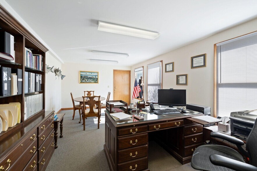 More Photos Of 29 Simpson Ln, Falmouth Office For Sale