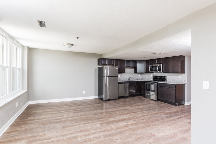 More Photos Of 1109 Jackson St, Anderson Apartments For Sale