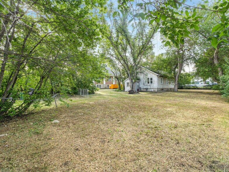 More Photos Of 9630 74 Av NW, Edmonton Flex For Sale