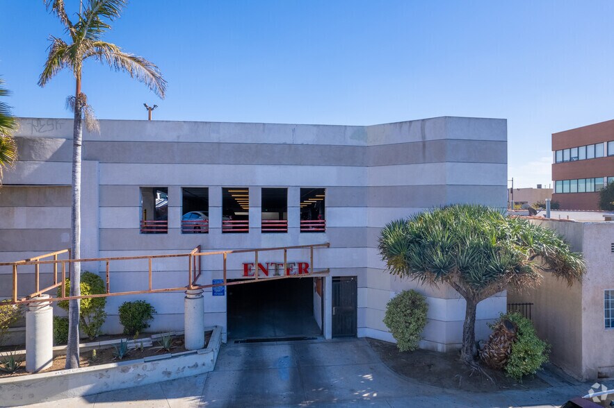 More Photos Of 2675-2677 Zoe Ave, Huntington Park Loft Creative Space For Lease