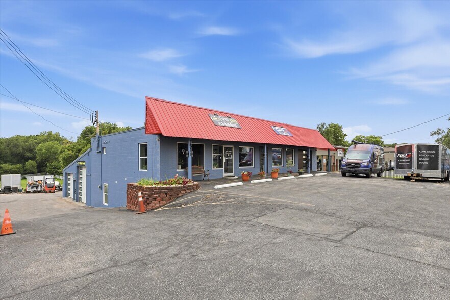 More Photos Of 7511 Leavenworth Rd, Kansas City Auto Repair For Sale